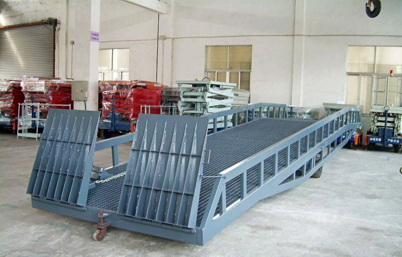 移動(dòng)液壓登車(chē)橋