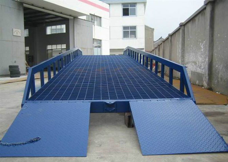 移動(dòng)式液壓登車(chē)橋